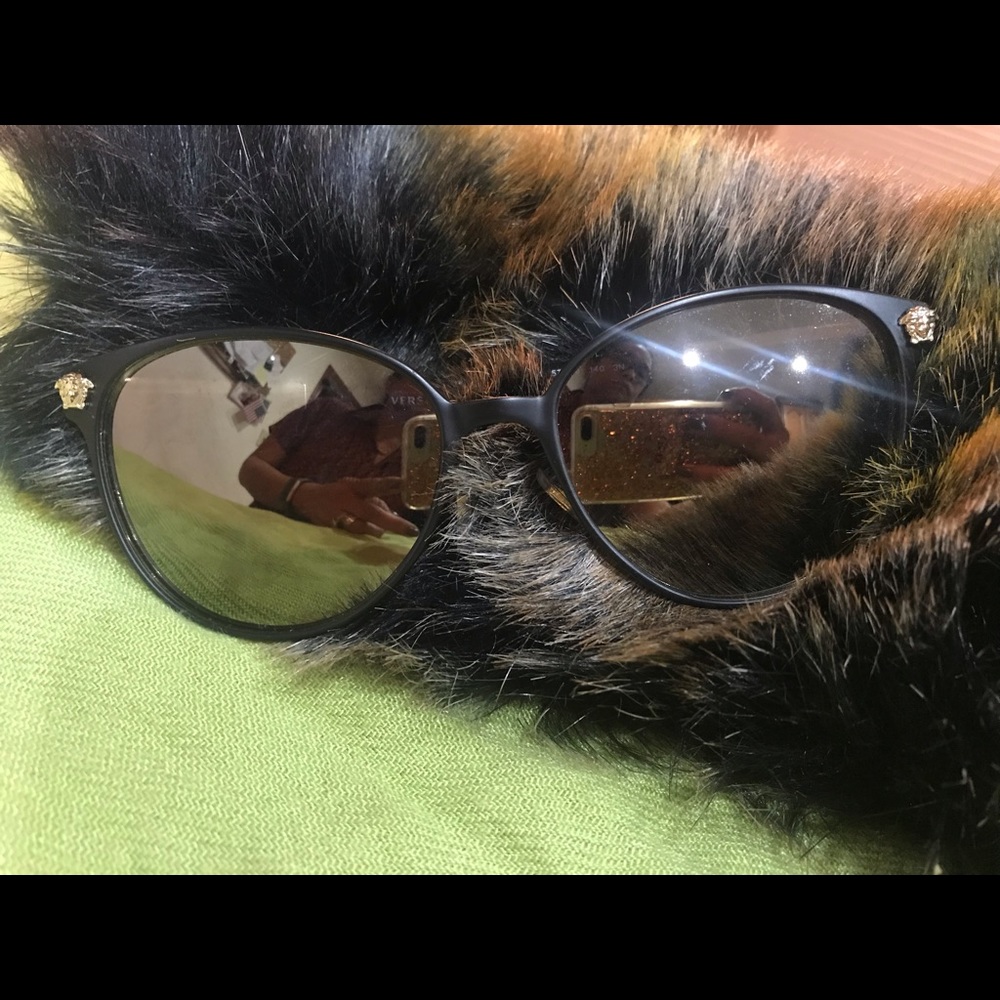 Versace sun glasses - Picture 5 of 8